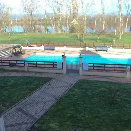 Maison D'hotes Chateau De Lastours بيت ضيافة *